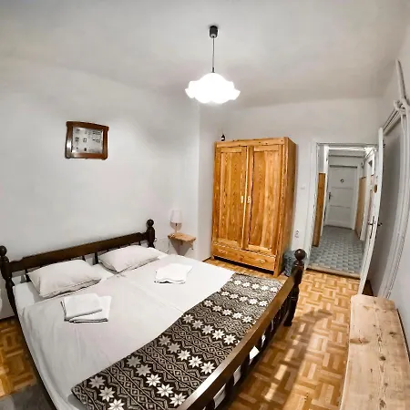 Gostinjska kuća Alpine - *